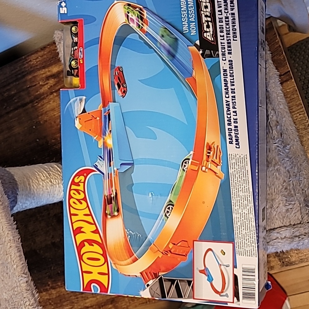 Hot wheels rapid raceway champion racetrack brand new